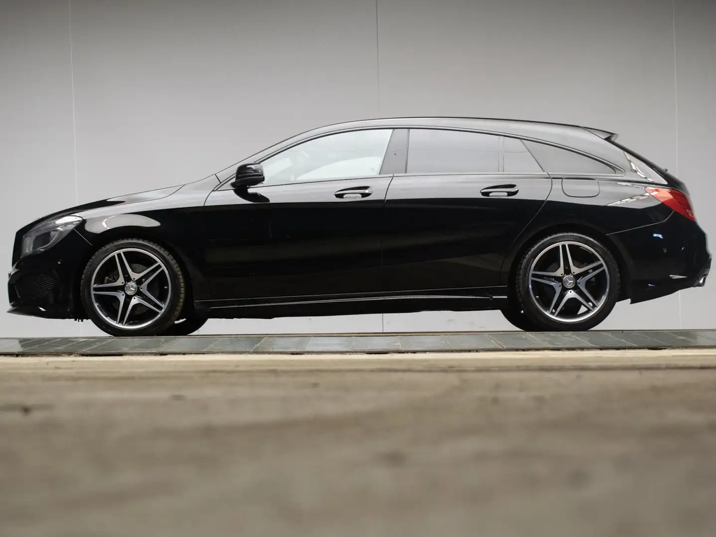Mercedes-Benz CLA 250 Shooting Brake Ambition (PANORAMADAK,APPLE CARPLAY Noir - 1