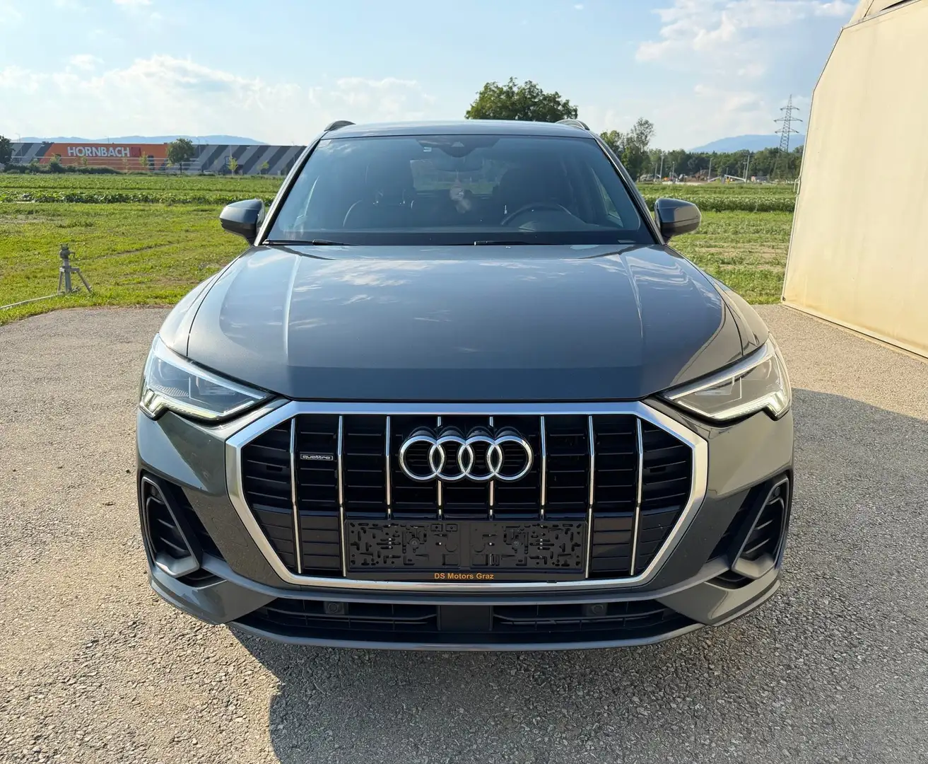 Audi Q3 40 TFSI quattro S-line S-tronic *Toller Zustand* Grau - 2
