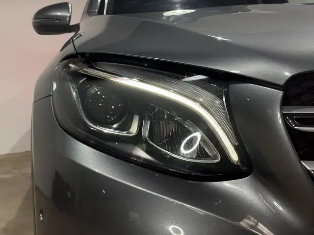 Mercedes-Benz 220 view 10