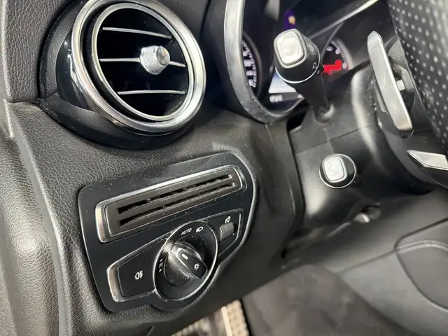 Mercedes-Benz 220 view 15