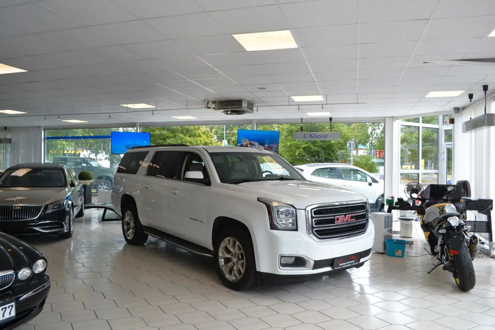 GMC Yukon XL 5,3V8 AWD, 7-Sitzer Weiß - 1