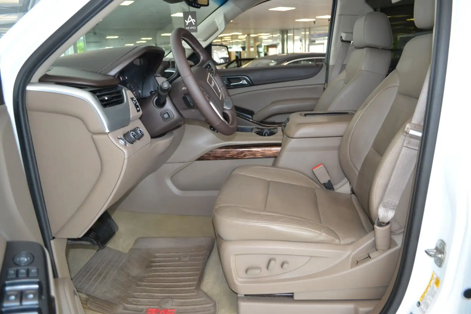GMC Yukon XL 5,3V8 AWD, 7-Sitzer Weiß - 2