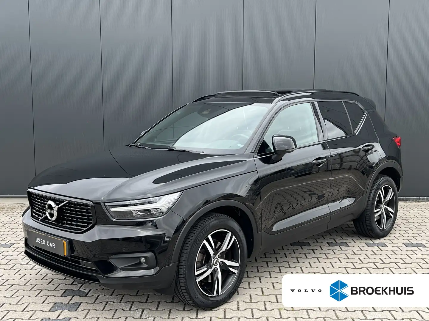 Volvo XC40 2.0 T4 R-Design | Panoramadak | Camera | 18'' Lich Zwart - 1
