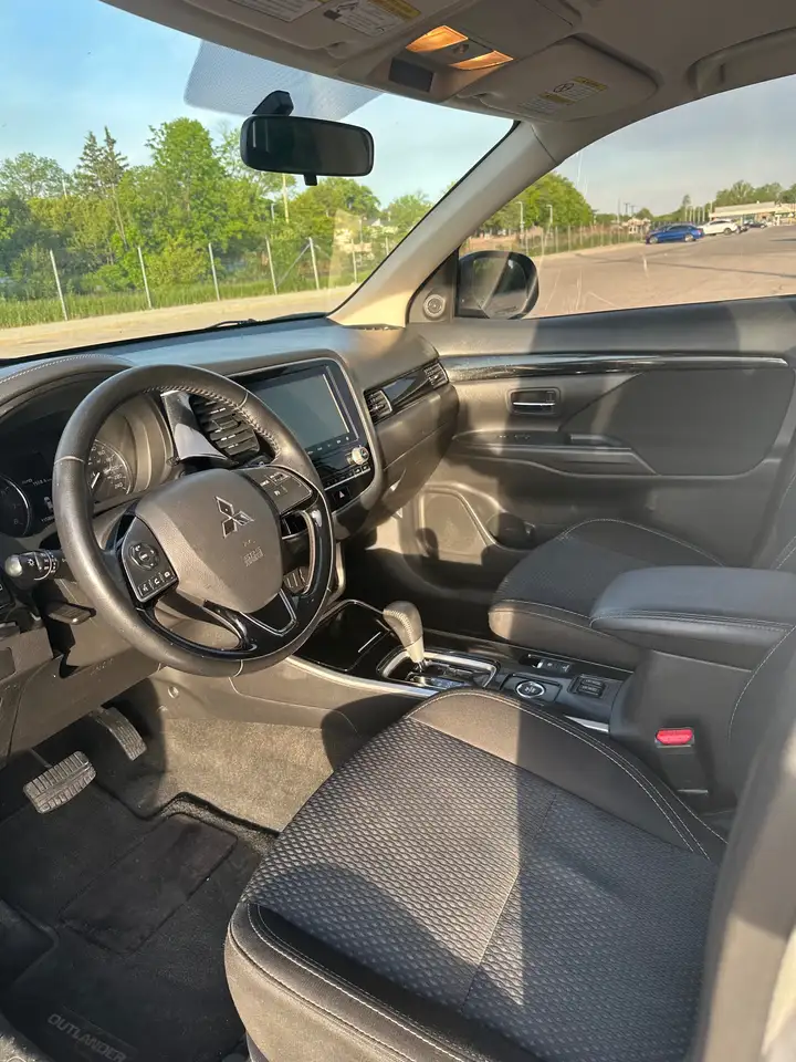 Mitsubishi Outlander снимка Mitsubishi Outlander
