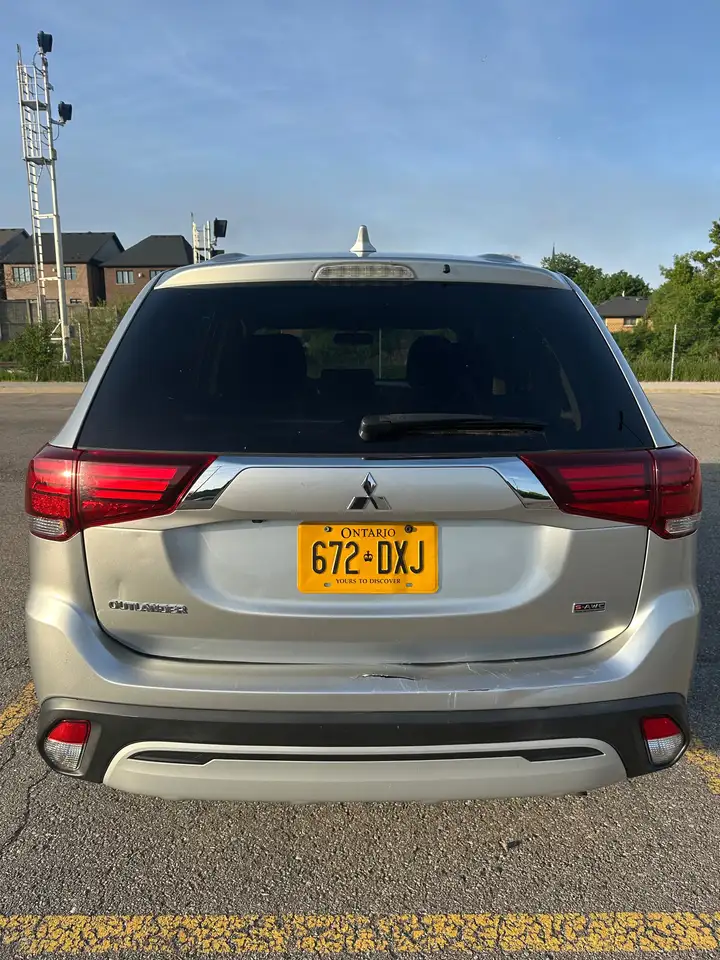 Mitsubishi Outlander снимка Mitsubishi Outlander