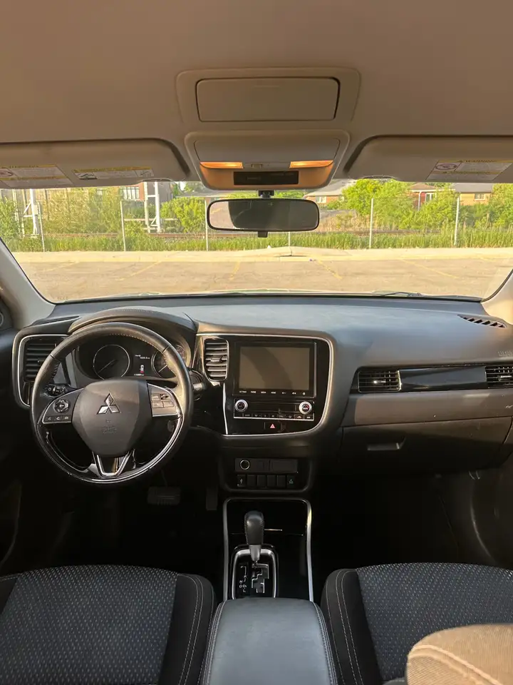 Mitsubishi Outlander снимка Mitsubishi Outlander