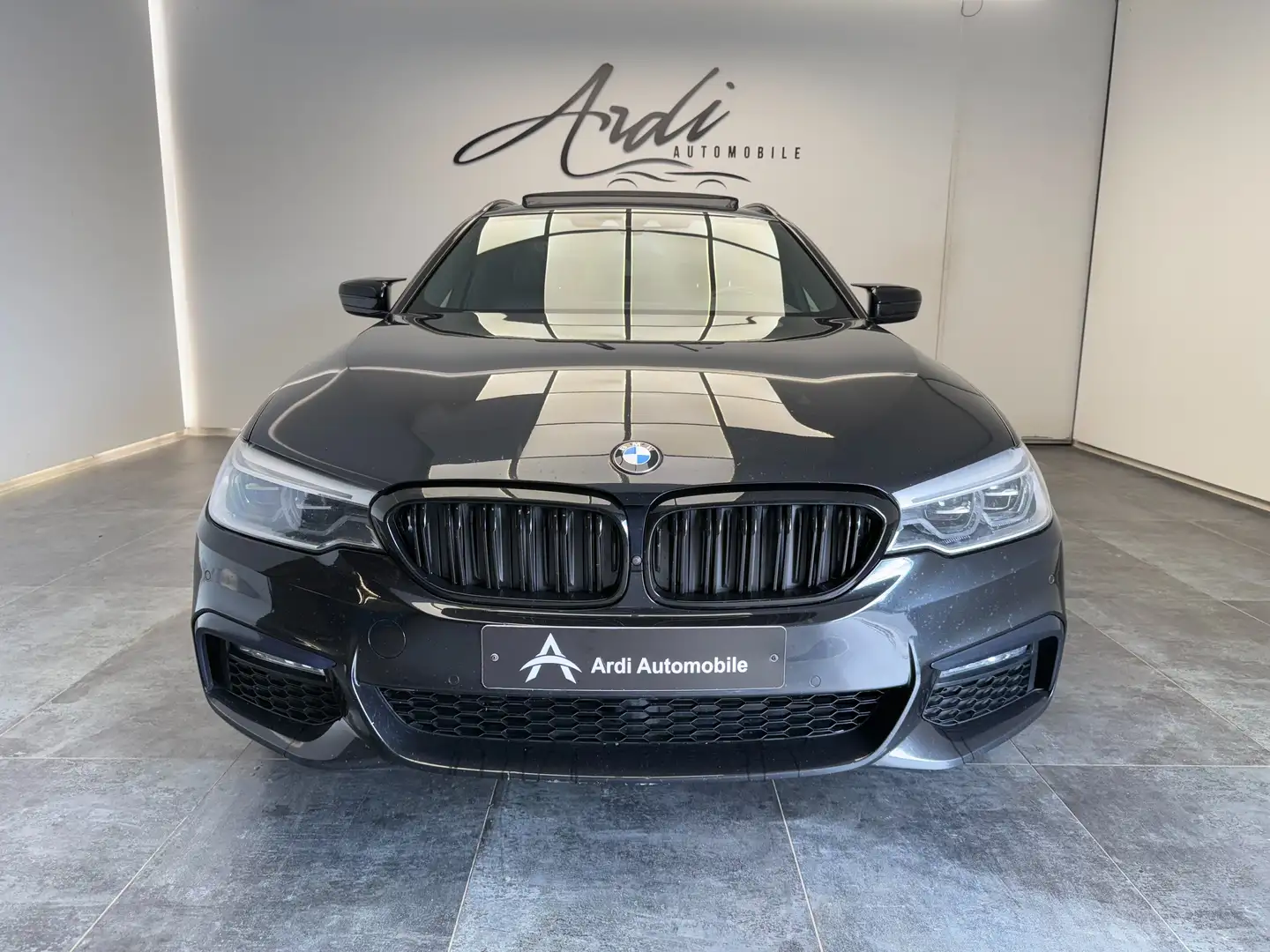 BMW 520 Touring dA*PACK M*HARMAN/KARDON*CARPLAY*GARANTIE* Zwart - 2