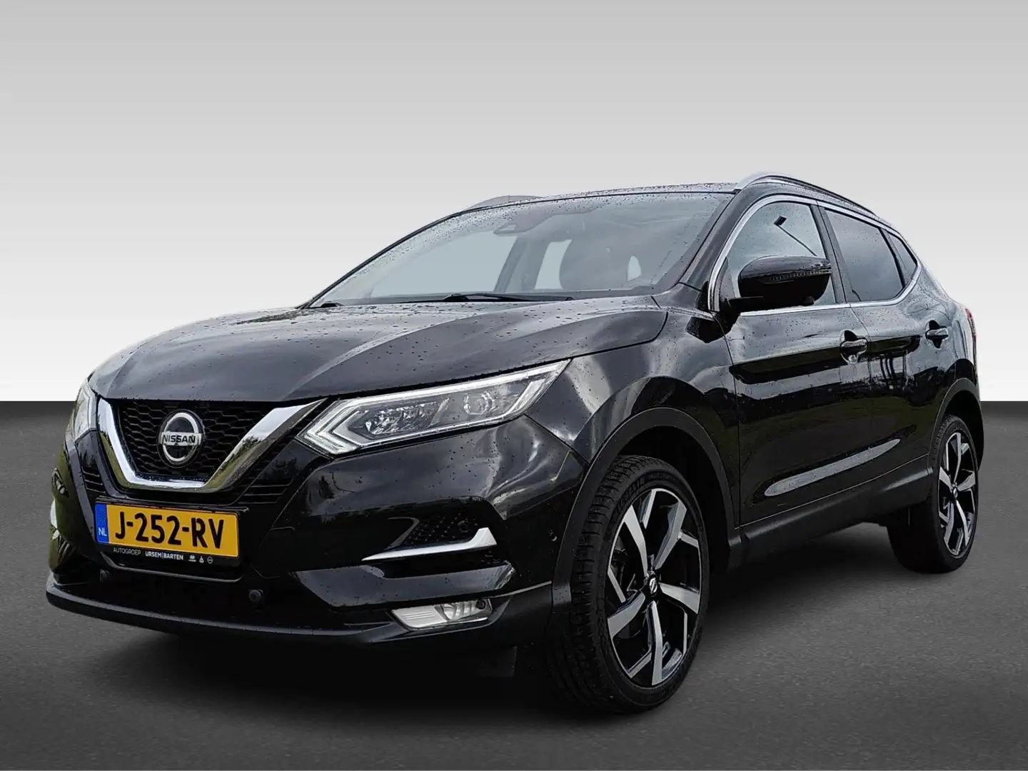 Nissan Qashqai 1.3 DIG-T Tekna |Panoramadak en trekhaak Zwart - 2