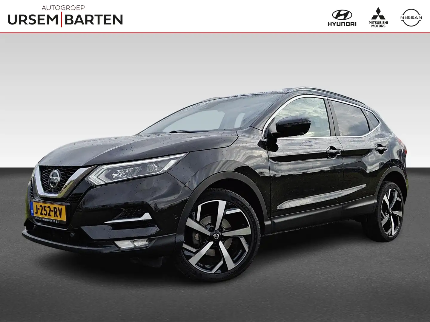 Nissan Qashqai 1.3 DIG-T Tekna |Panoramadak en trekhaak Zwart - 1