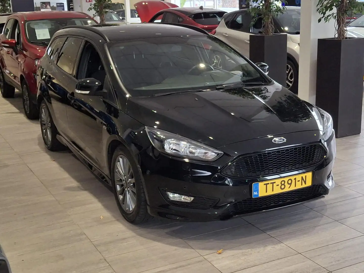 Ford Focus Wagon 1.0 | Stoelverwarming | Apple CarPlay | Stuu Zwart - 2