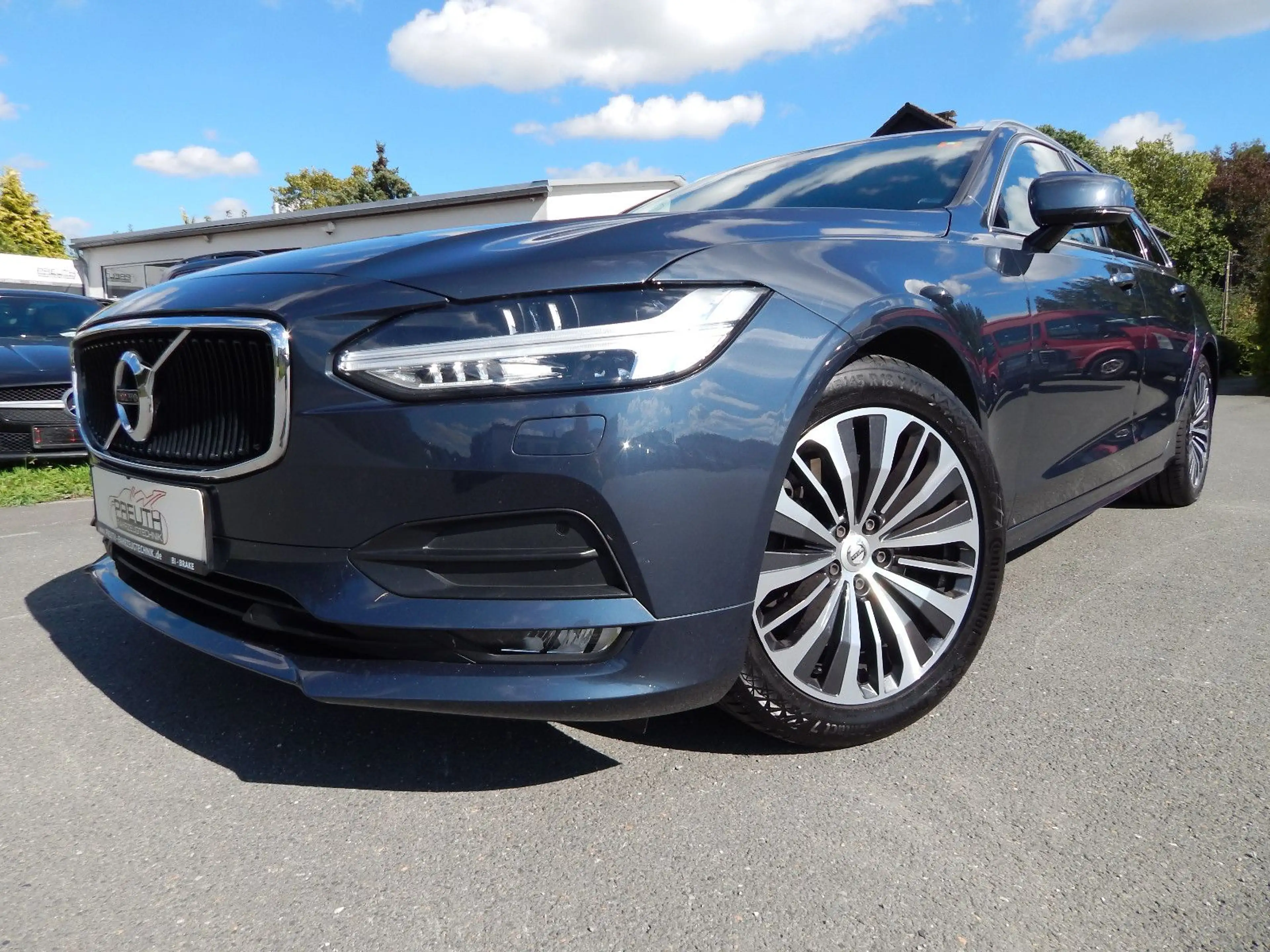 Volvo V90 T5 Momentum Pro 1.Hand~PANO~HUD~LEDER~KAMERA — photo 2
