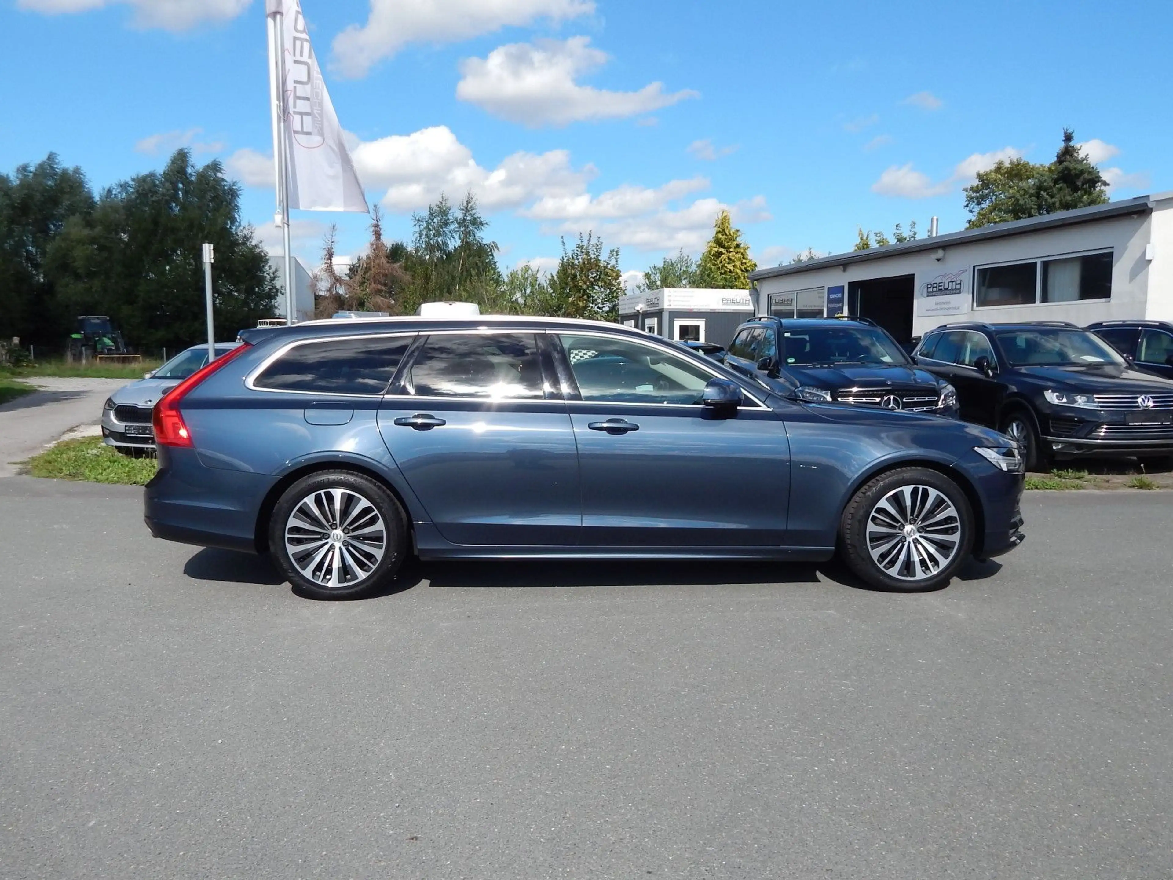 Volvo V90 T5 Momentum Pro 1.Hand~PANO~HUD~LEDER~KAMERA — photo 9