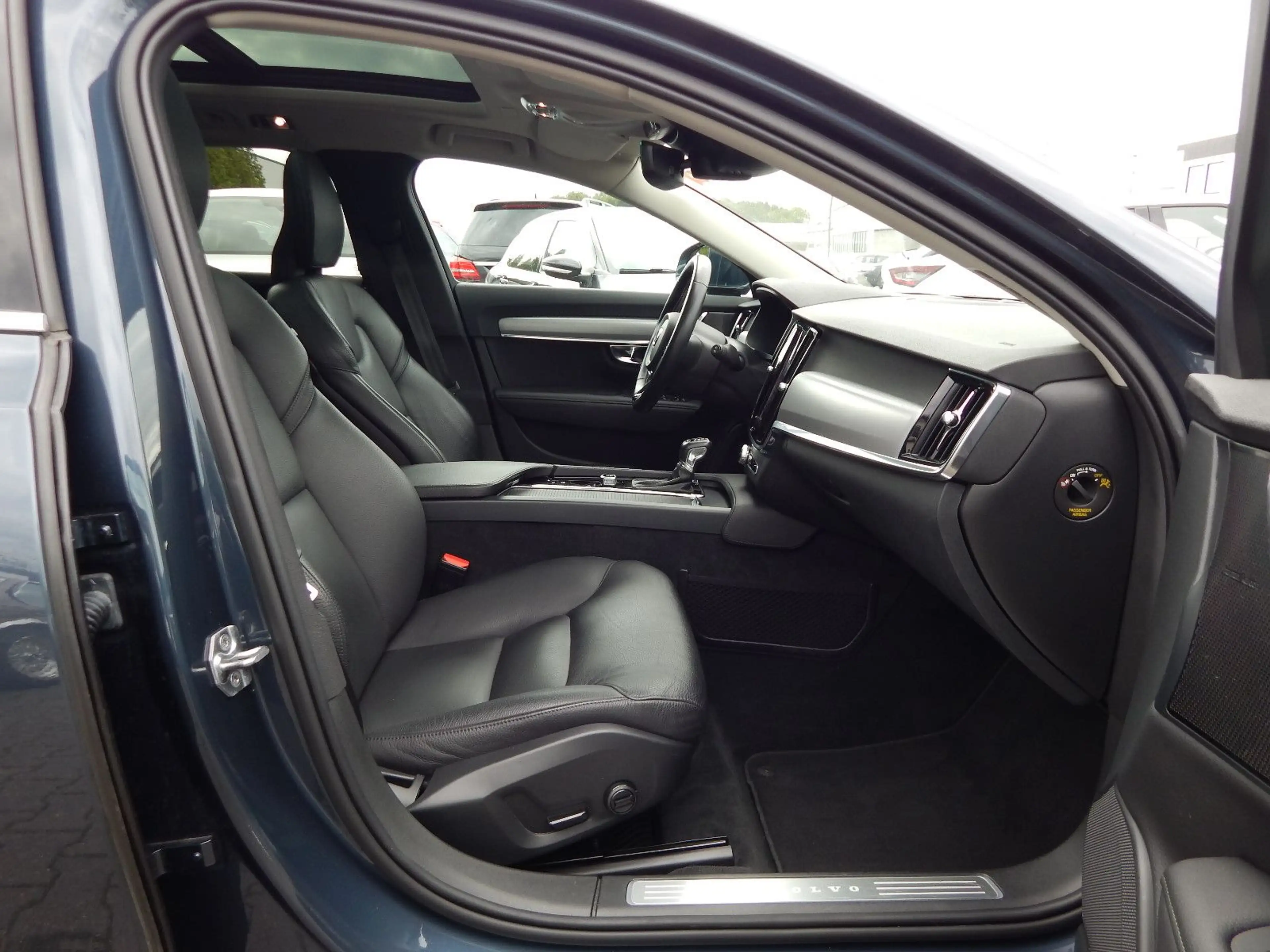 Volvo V90 T5 Momentum Pro 1.Hand~PANO~HUD~LEDER~KAMERA — photo 21