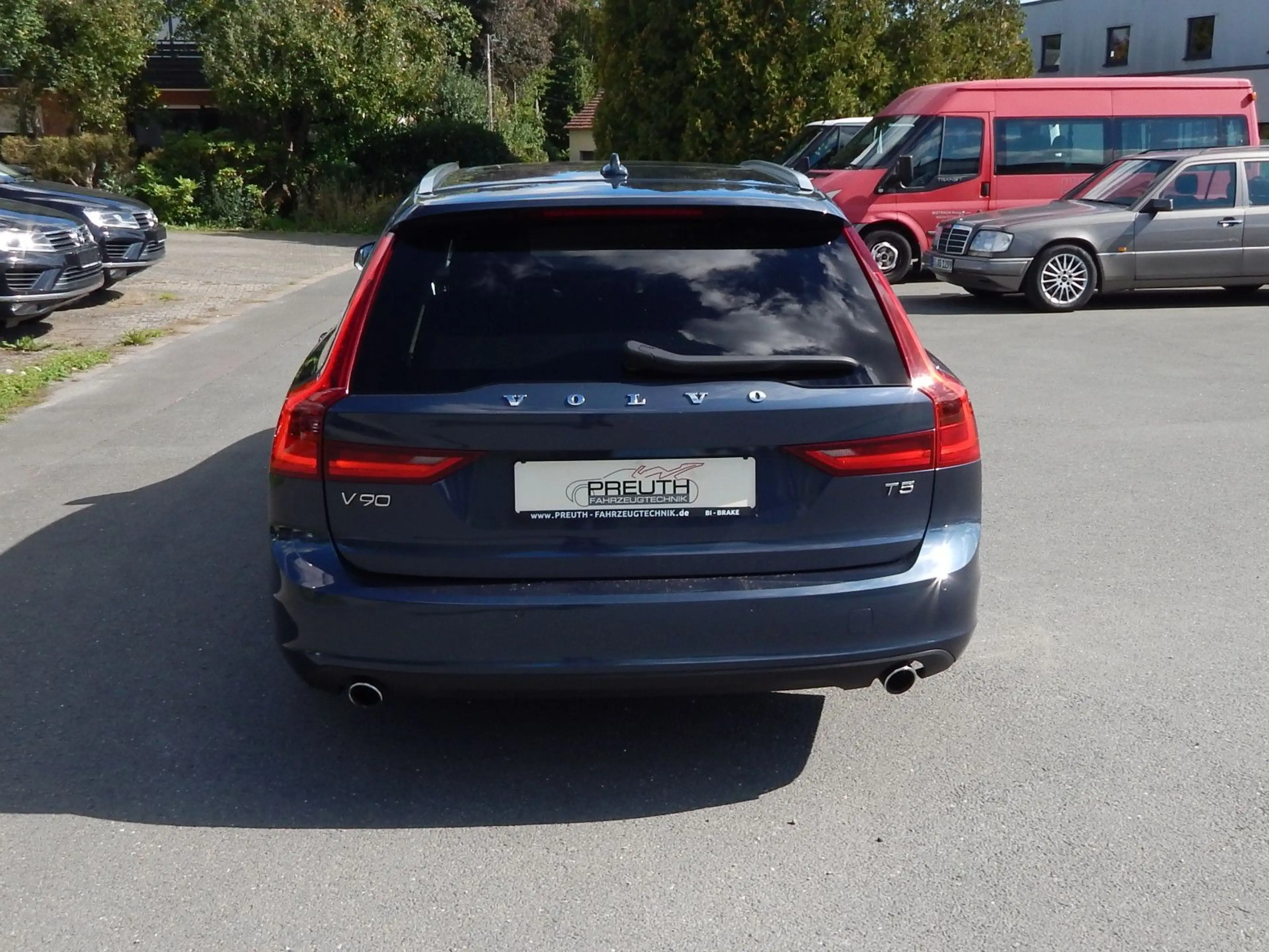 Volvo V90 T5 Momentum Pro 1.Hand~PANO~HUD~LEDER~KAMERA — photo 7