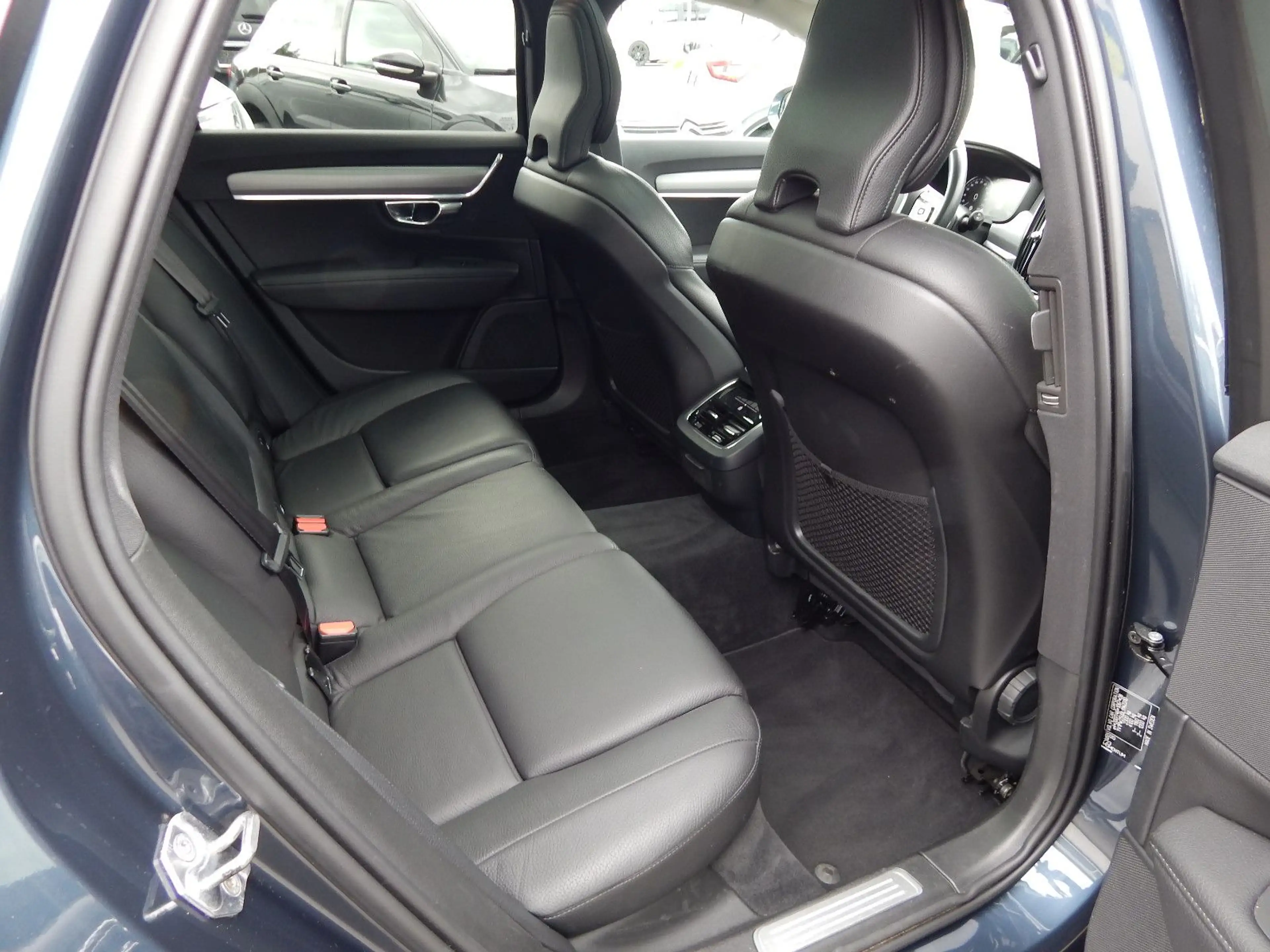Volvo V90 T5 Momentum Pro 1.Hand~PANO~HUD~LEDER~KAMERA — photo 19