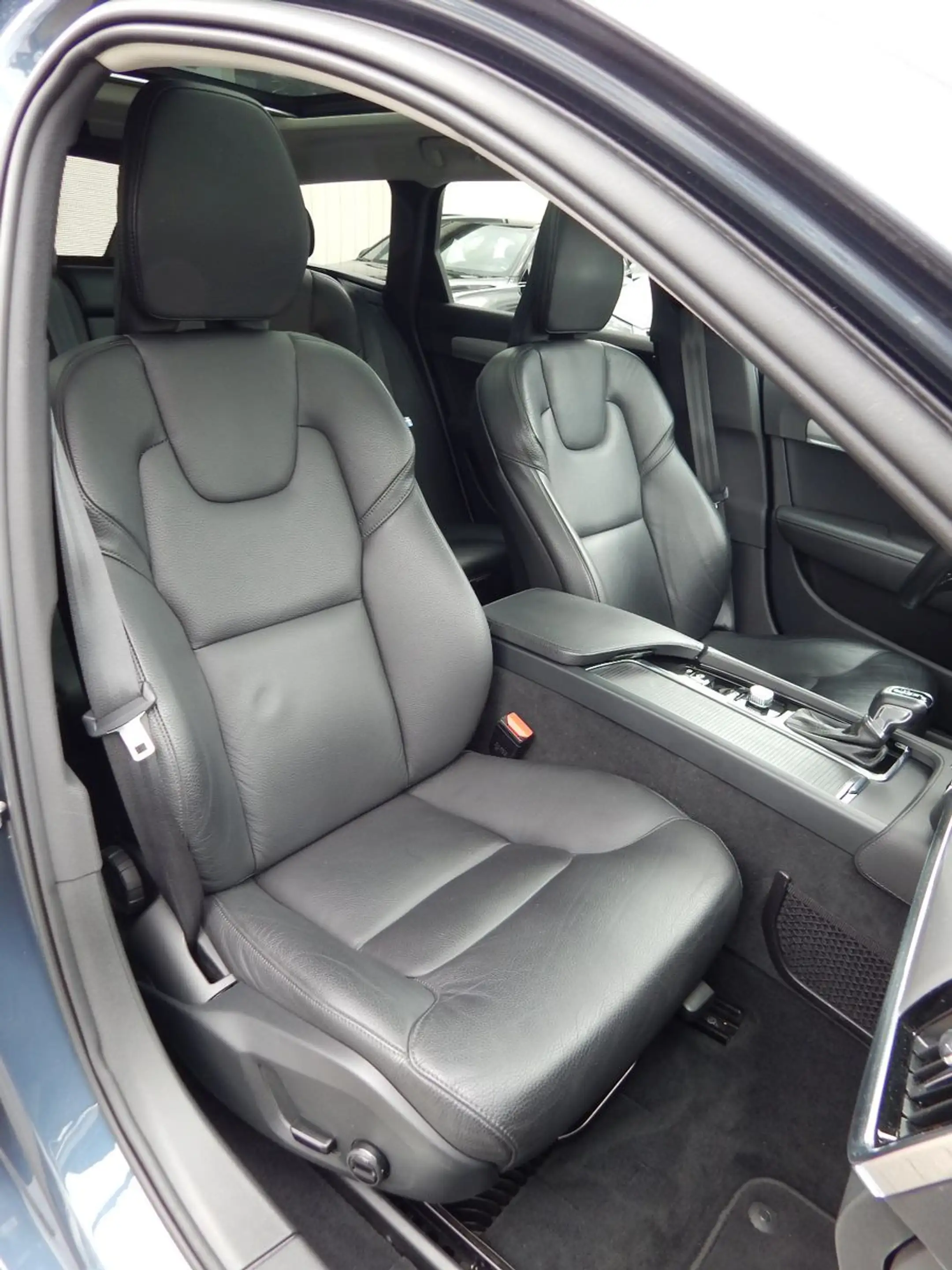 Volvo V90 T5 Momentum Pro 1.Hand~PANO~HUD~LEDER~KAMERA — photo 22