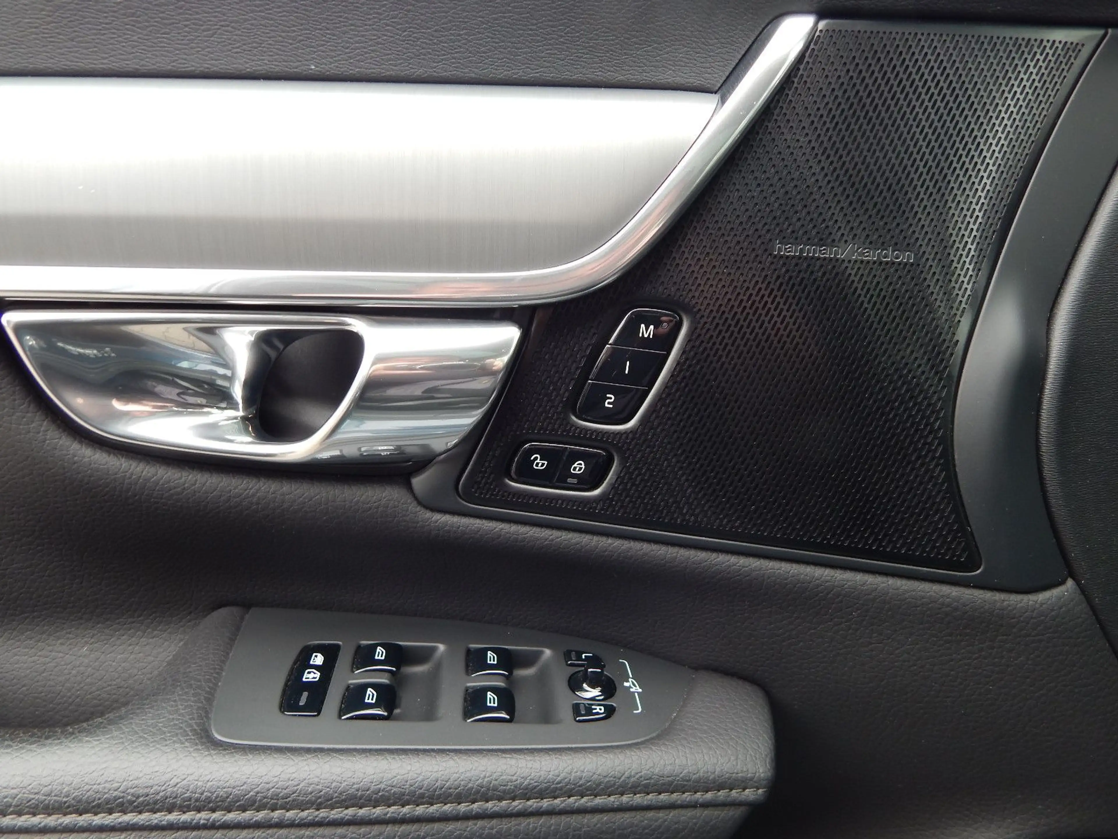Volvo V90 T5 Momentum Pro 1.Hand~PANO~HUD~LEDER~KAMERA — photo 23