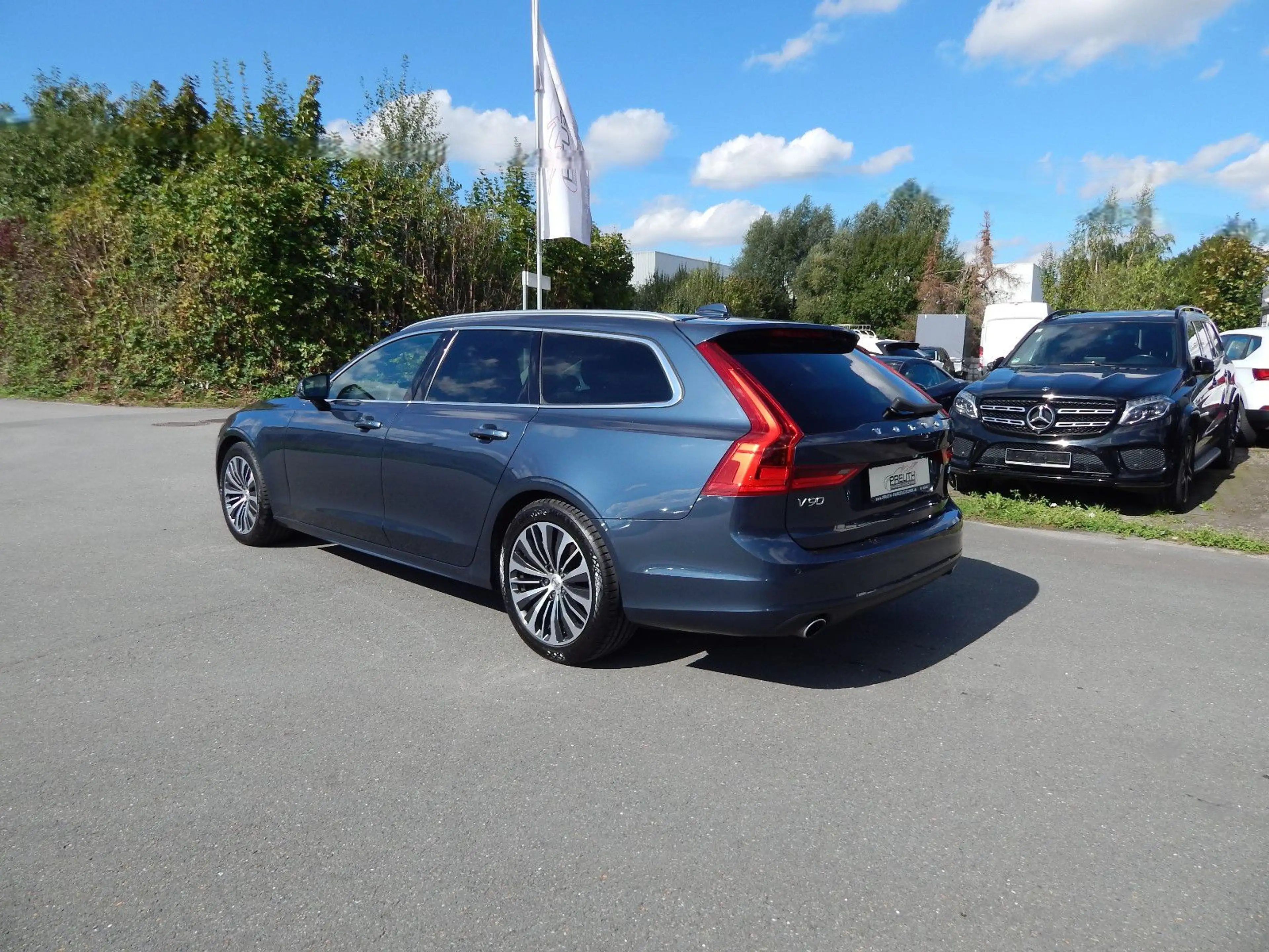 Volvo V90 T5 Momentum Pro 1.Hand~PANO~HUD~LEDER~KAMERA — photo 6