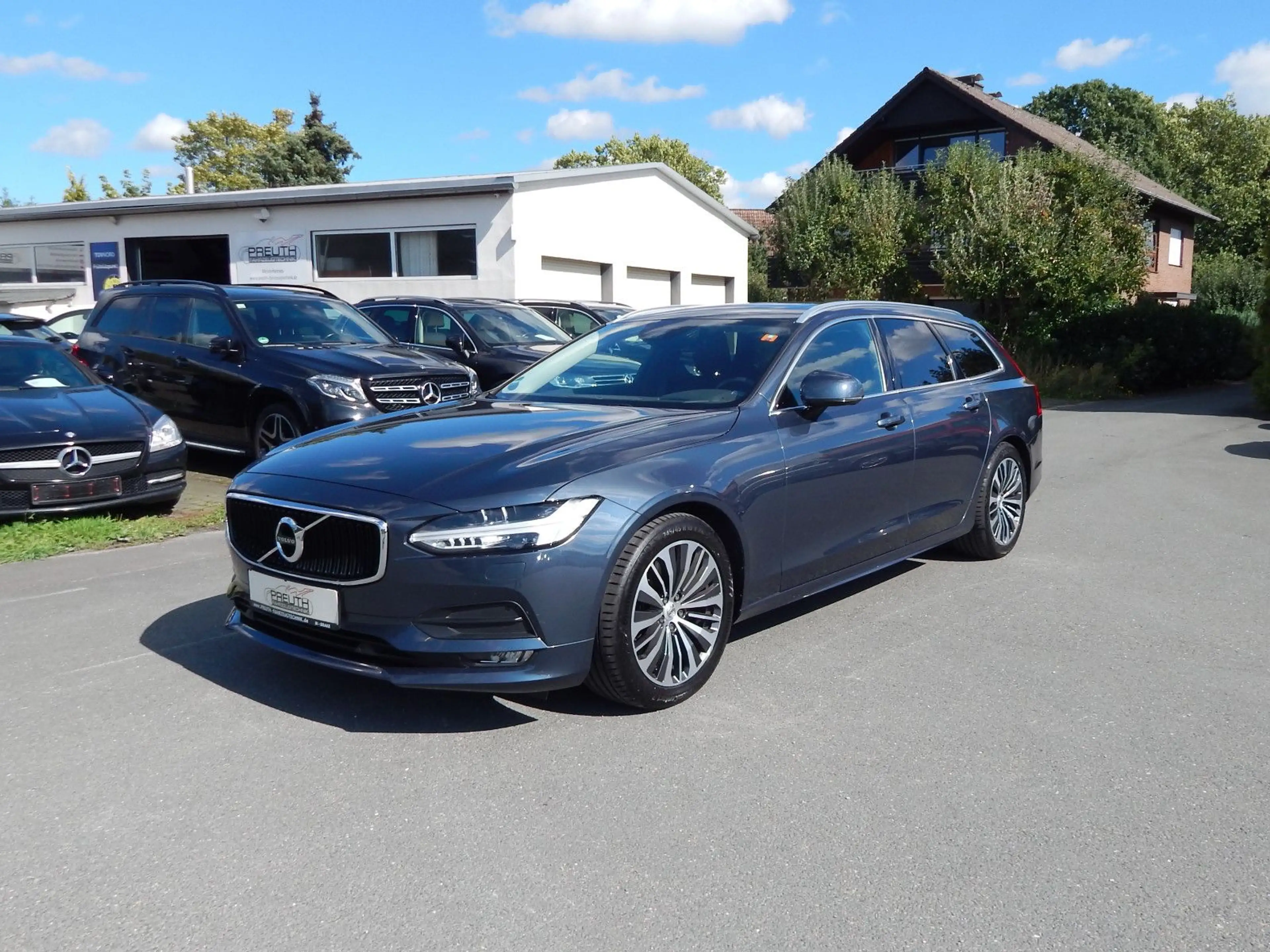 Volvo V90 T5 Momentum Pro 1.Hand~PANO~HUD~LEDER~KAMERA — photo 3