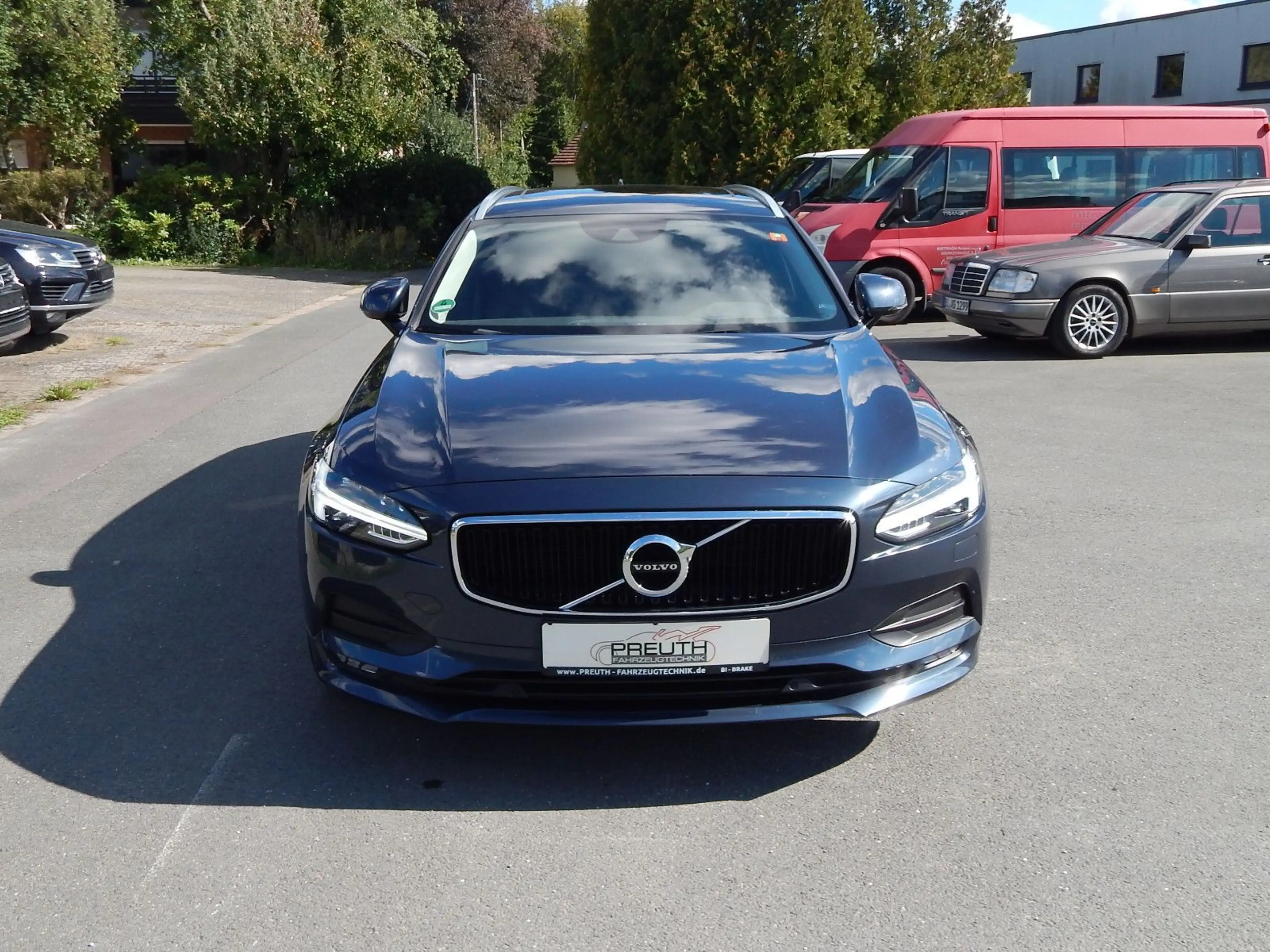 Volvo V90 T5 Momentum Pro 1.Hand~PANO~HUD~LEDER~KAMERA — photo 11