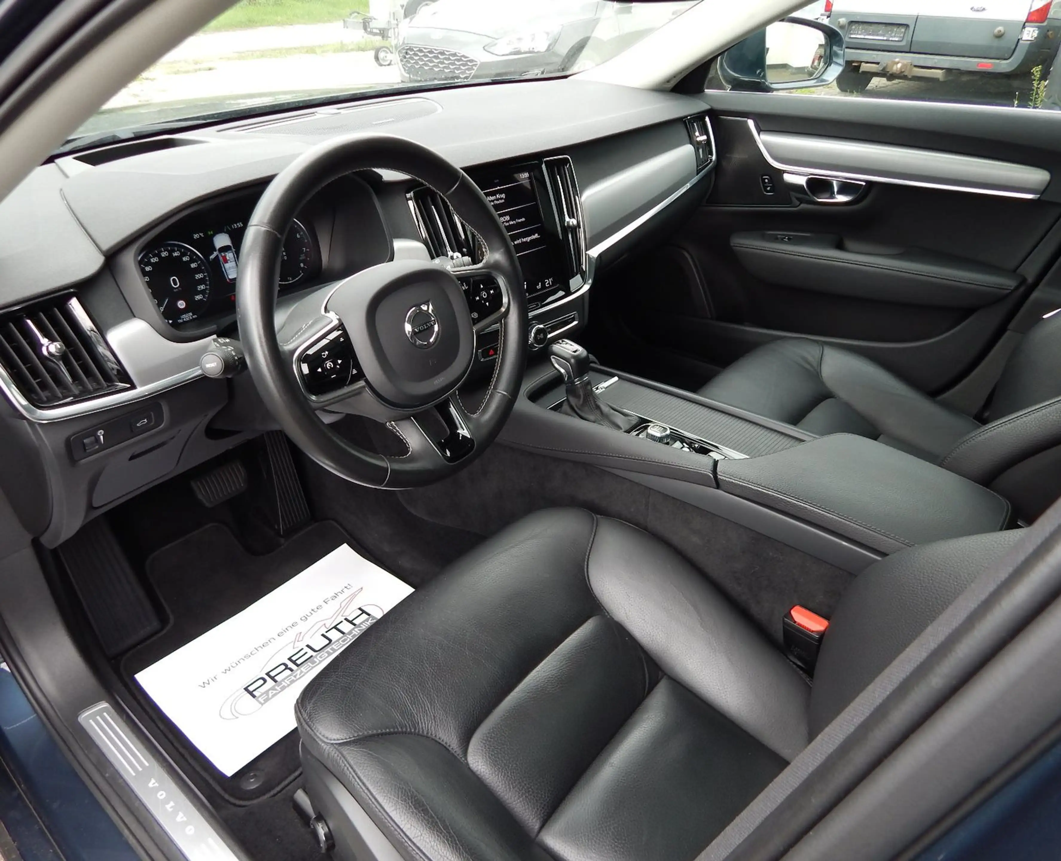 Volvo V90 T5 Momentum Pro 1.Hand~PANO~HUD~LEDER~KAMERA — photo 16