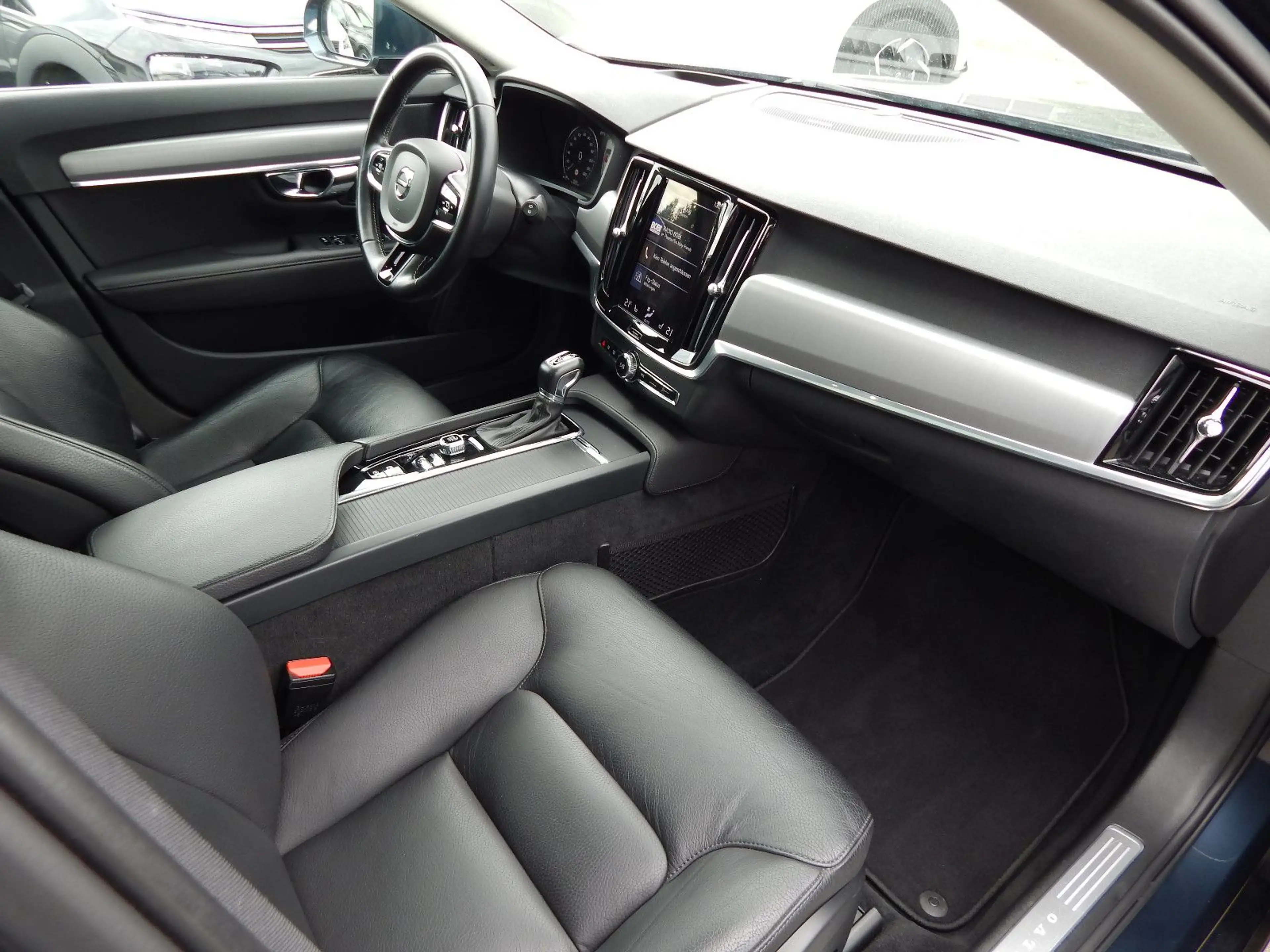 Volvo V90 T5 Momentum Pro 1.Hand~PANO~HUD~LEDER~KAMERA — photo 20