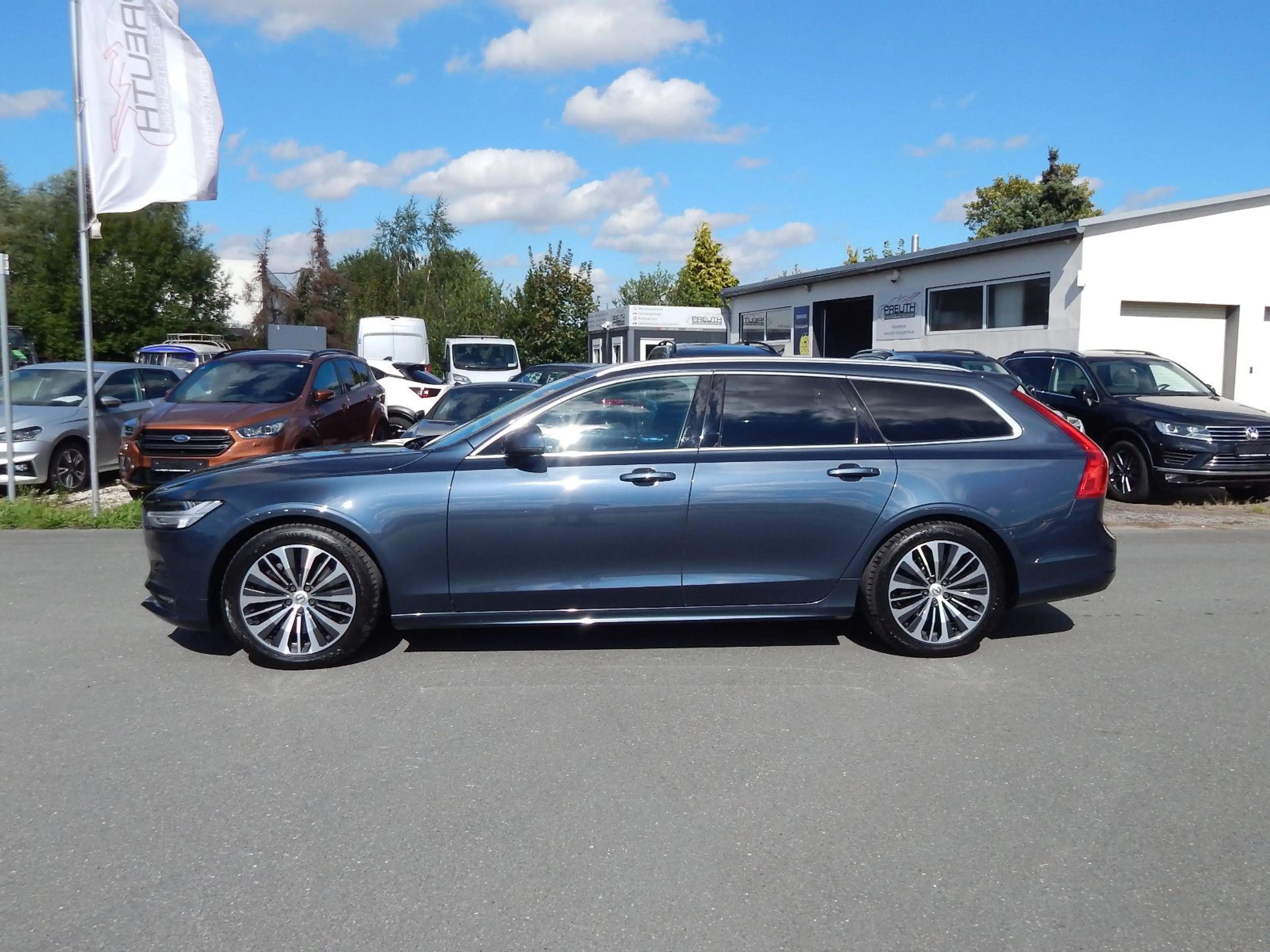 Volvo V90 T5 Momentum Pro 1.Hand~PANO~HUD~LEDER~KAMERA — photo 5