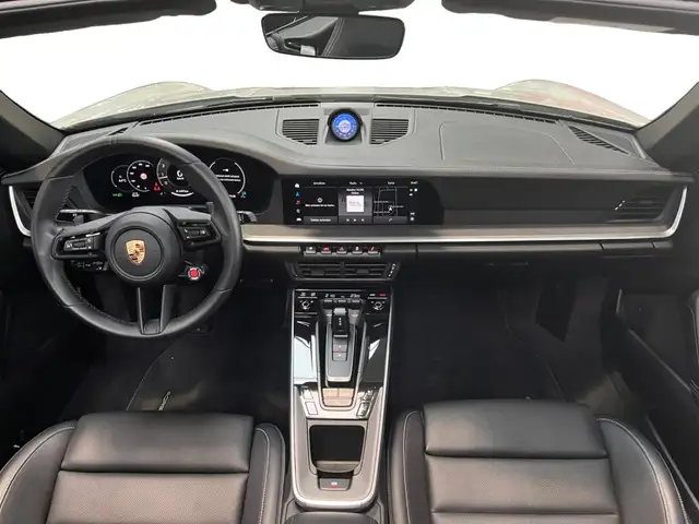 Porsche 911 view 6