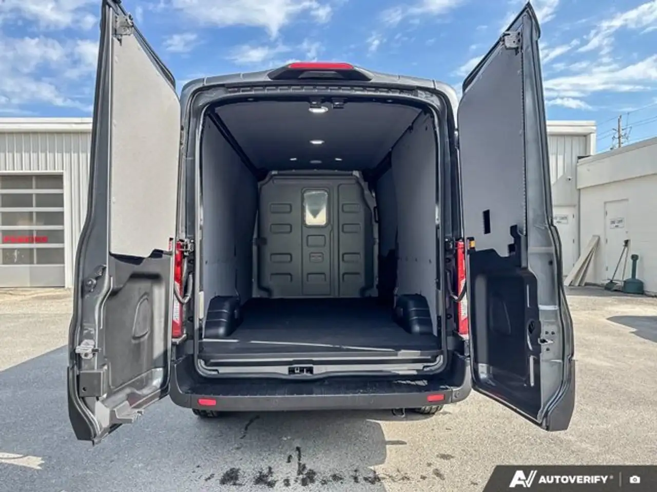Ford Transit Cargo Van снимка Ford Transit Cargo Van