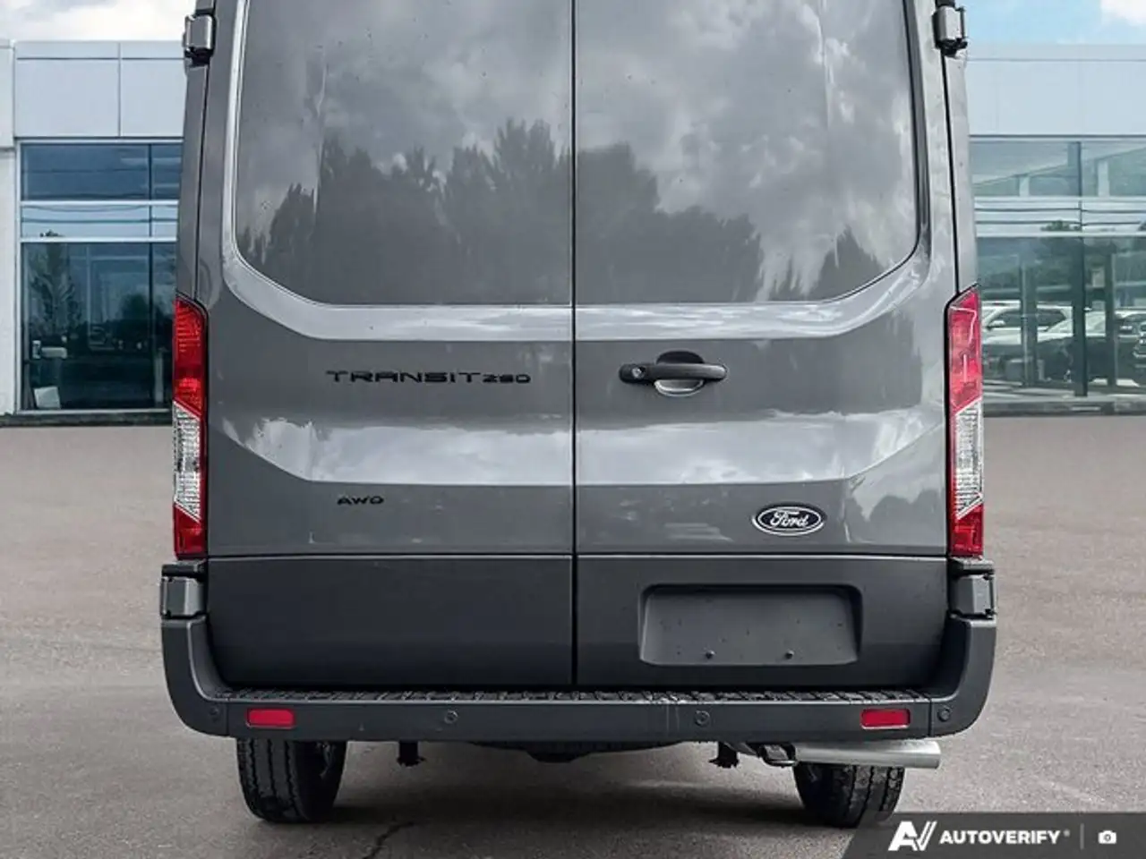 Ford Transit Cargo Van снимка Ford Transit Cargo Van