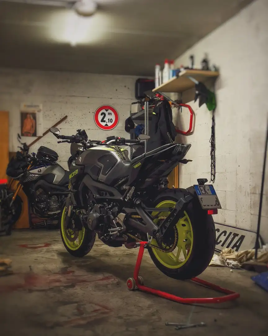 Yamaha MT-09 Amarillo - 2