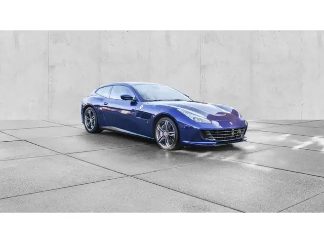 Ferrari Gtc4lusso view 8