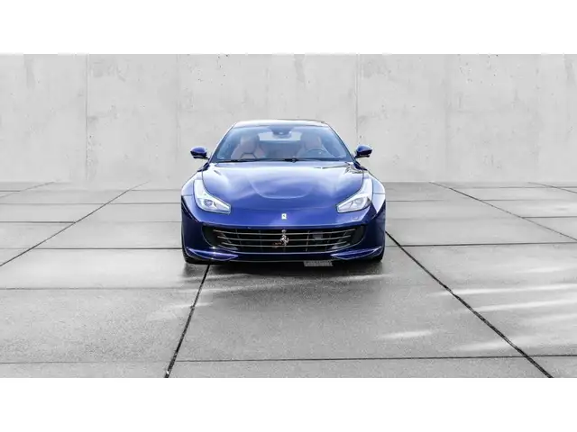 Ferrari Gtc4lusso view 9