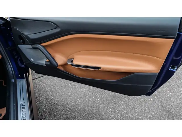 Ferrari Gtc4lusso view 27