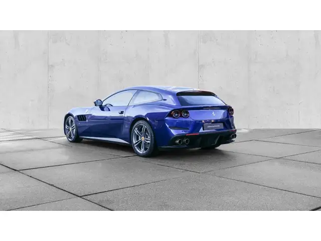 Ferrari Gtc4lusso view 4