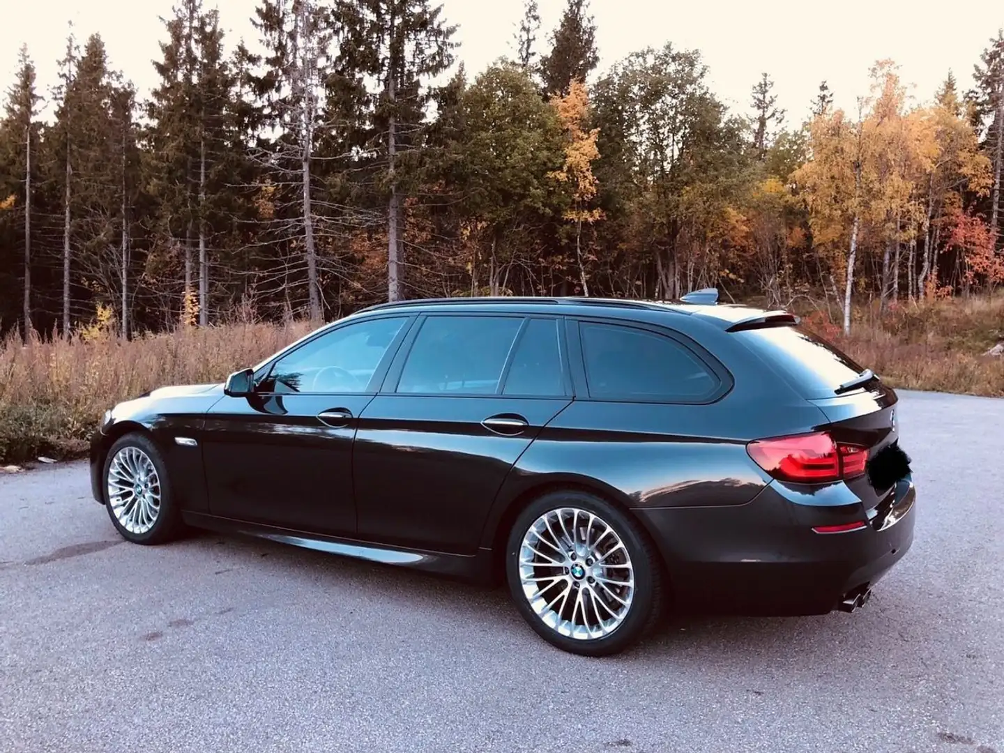 BMW 525 525d xDrive Touring Aut. Schwarz - 2