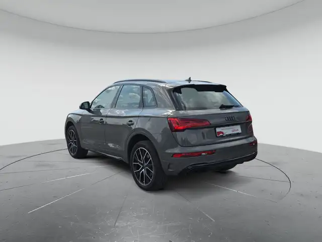 Audi Q5 view 3