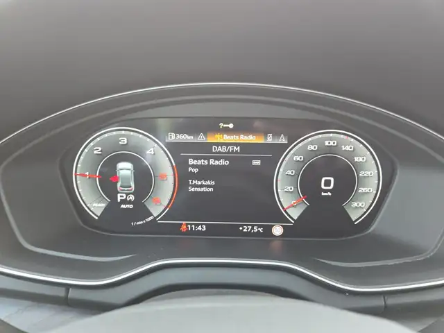 Audi Q5 view 9