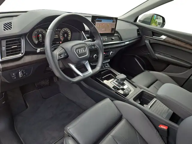 Audi Q5 view 4
