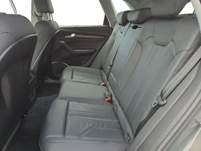 Audi Q5 view 10