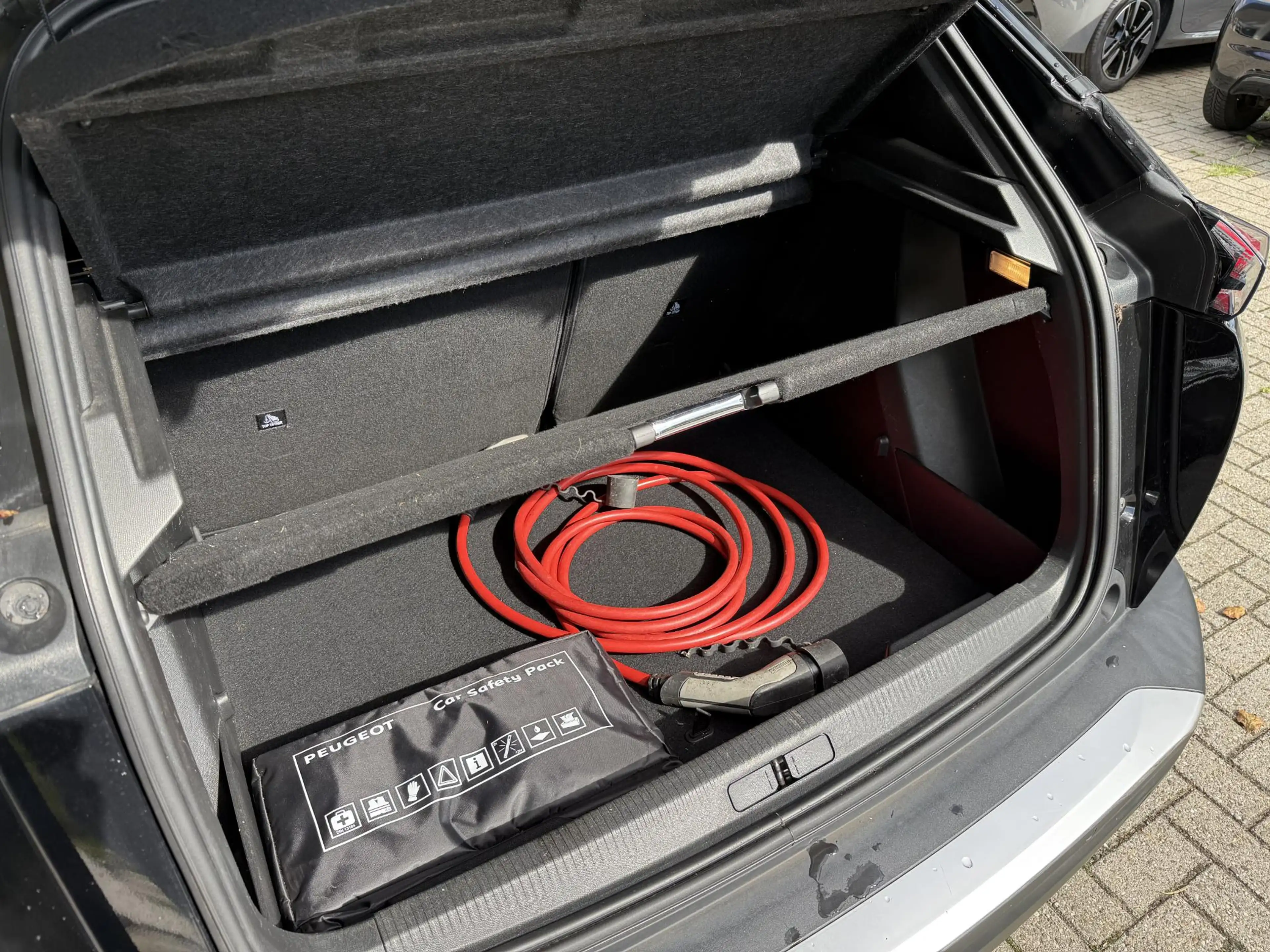 Peugeot e-2008 EV Blue Lease Allure 50 kWh | Achteruitrijcamera | — photo 8