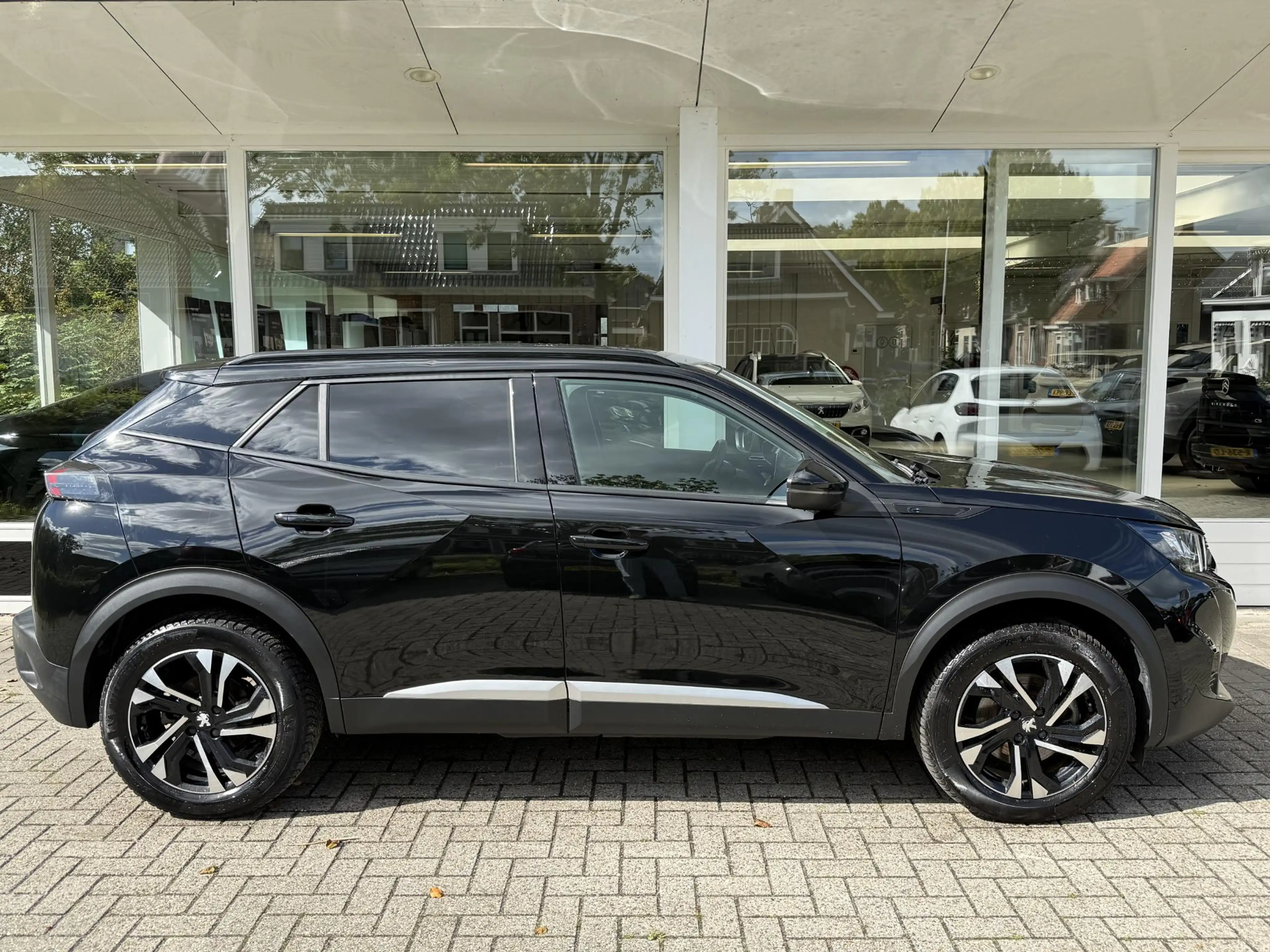 Peugeot e-2008 EV Blue Lease Allure 50 kWh | Achteruitrijcamera | — photo 2