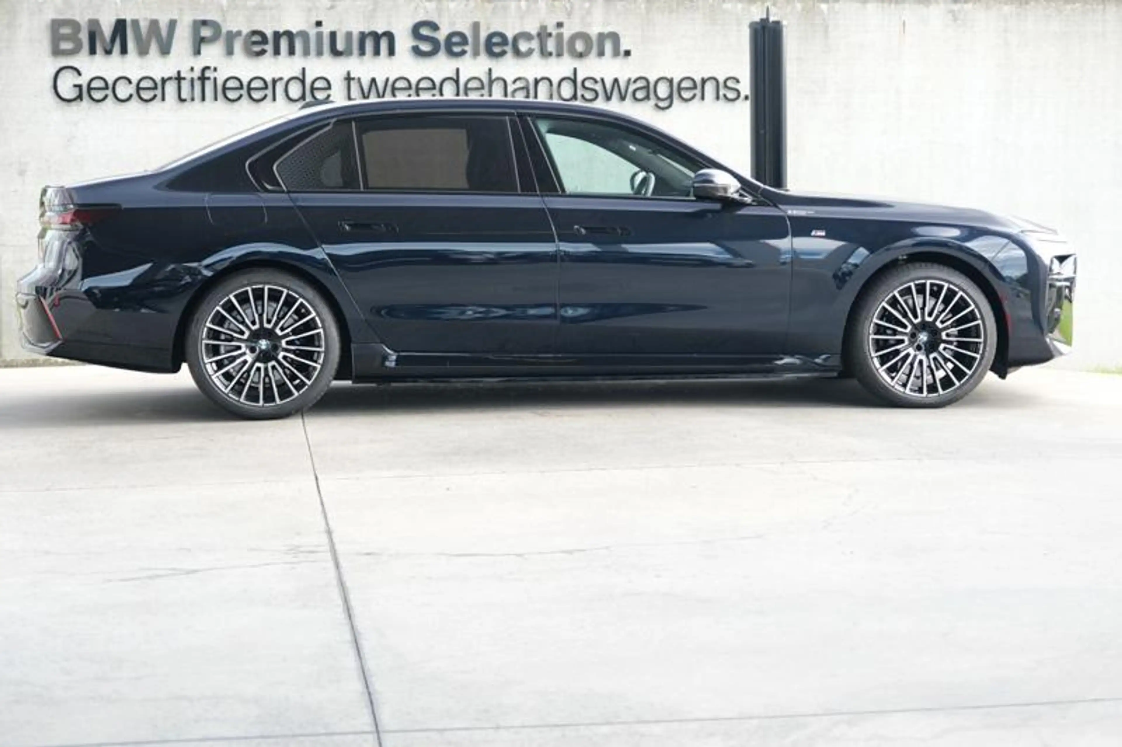 BMW 750 750e xDrive M Sport PRO | INDIVIDUAL | MASSAGE — photo 3