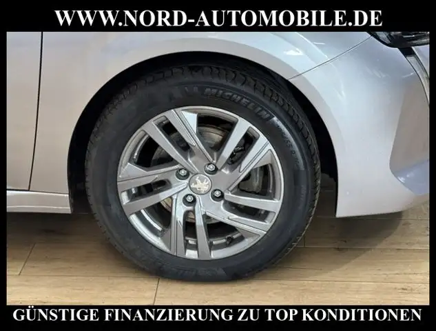 Peugeot 208 view 12