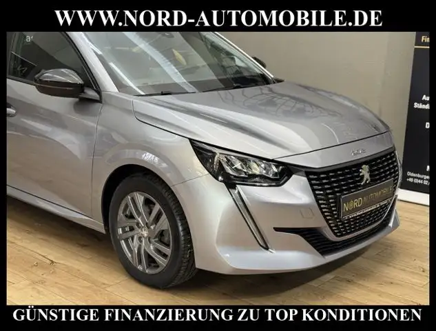 Peugeot 208 view 11