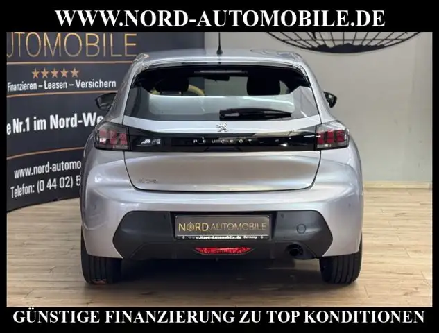 Peugeot 208 view 9