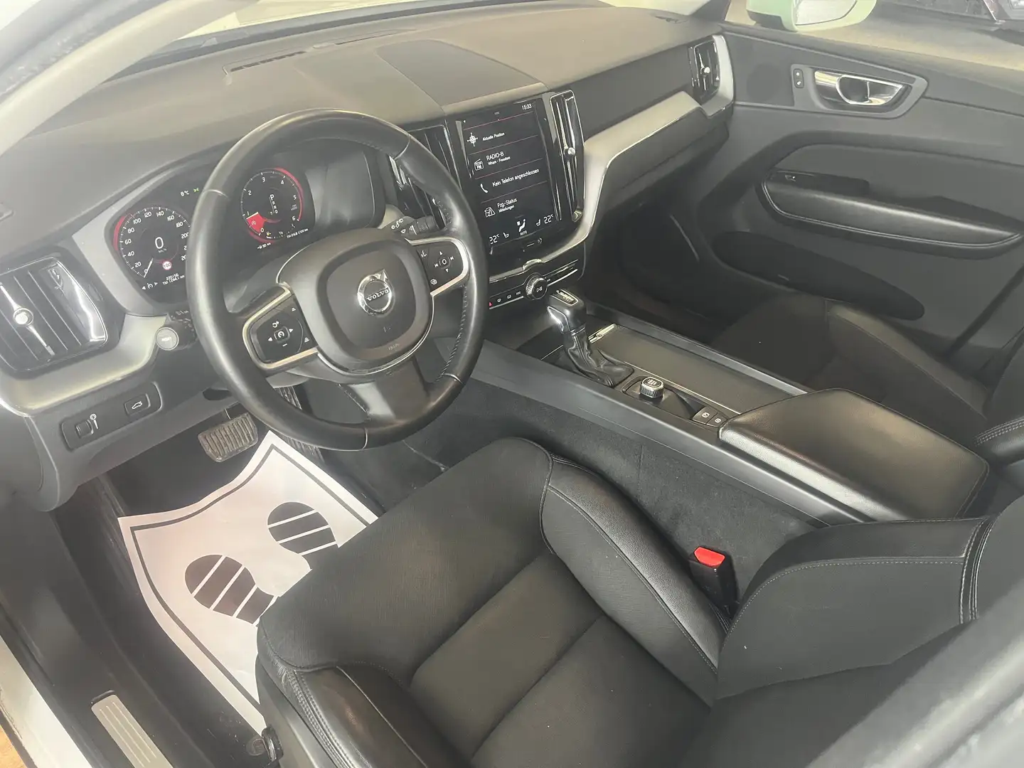 Volvo XC60 Momentum AWD Weiß - 2