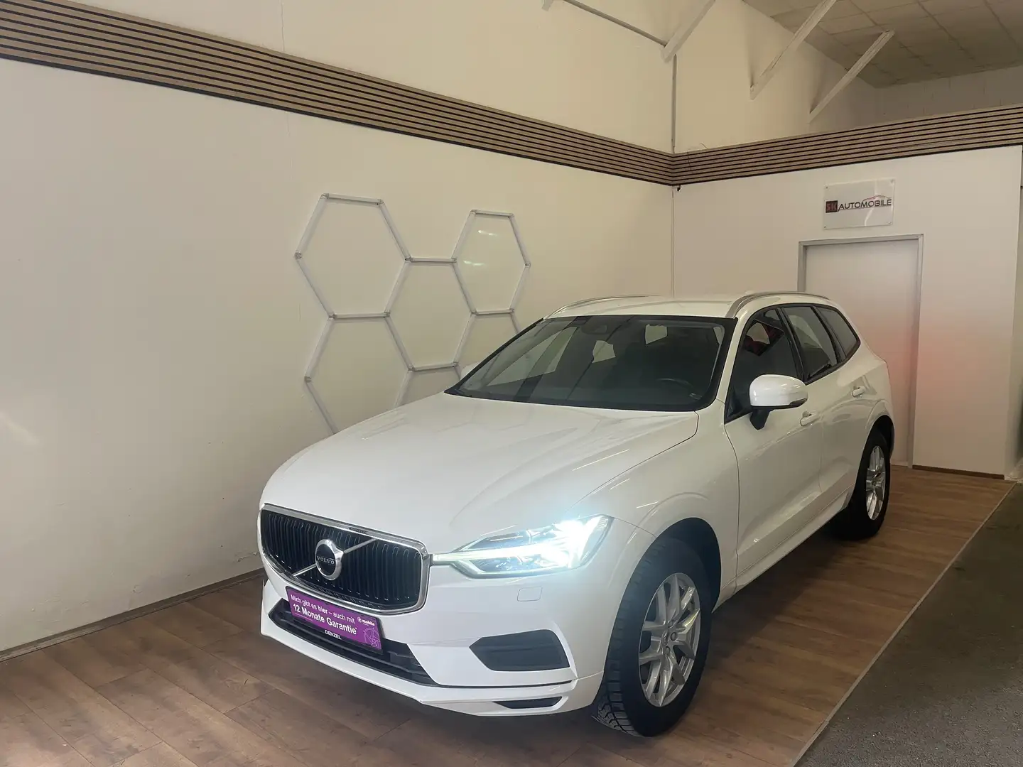 Volvo XC60 Momentum AWD Weiß - 1
