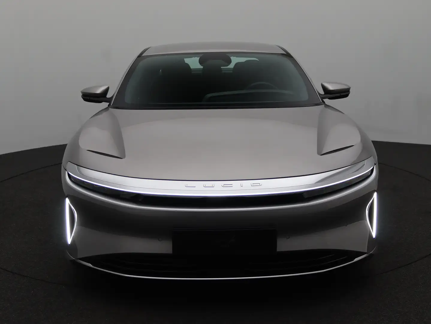 Lucid Air Pure Grau - 2