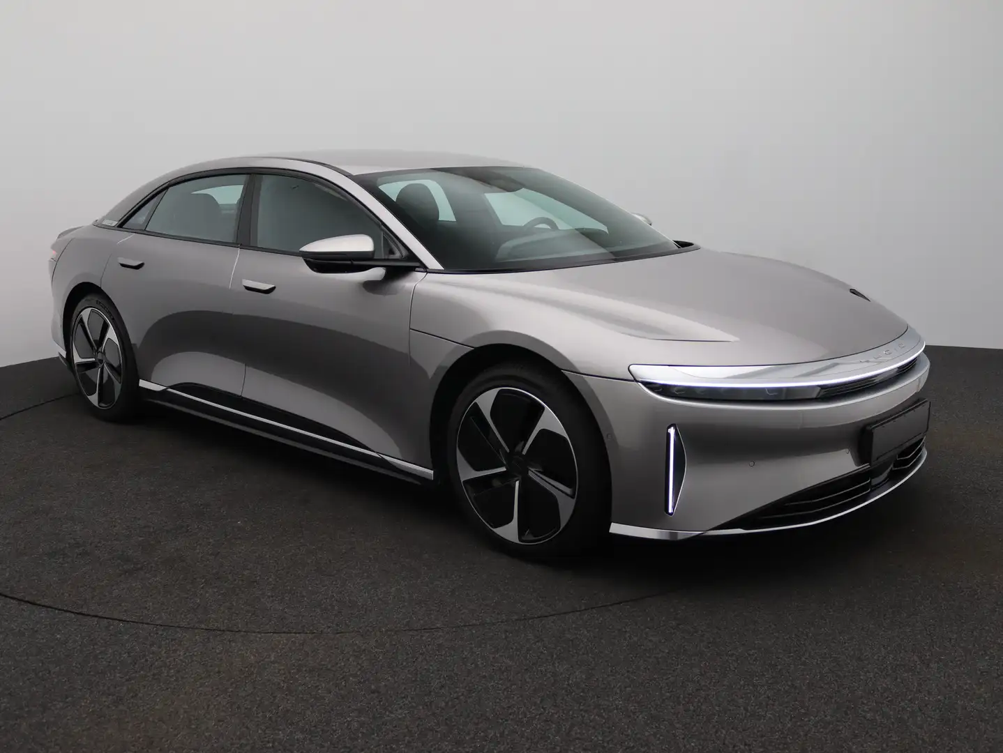 Lucid Air Pure Grau - 1